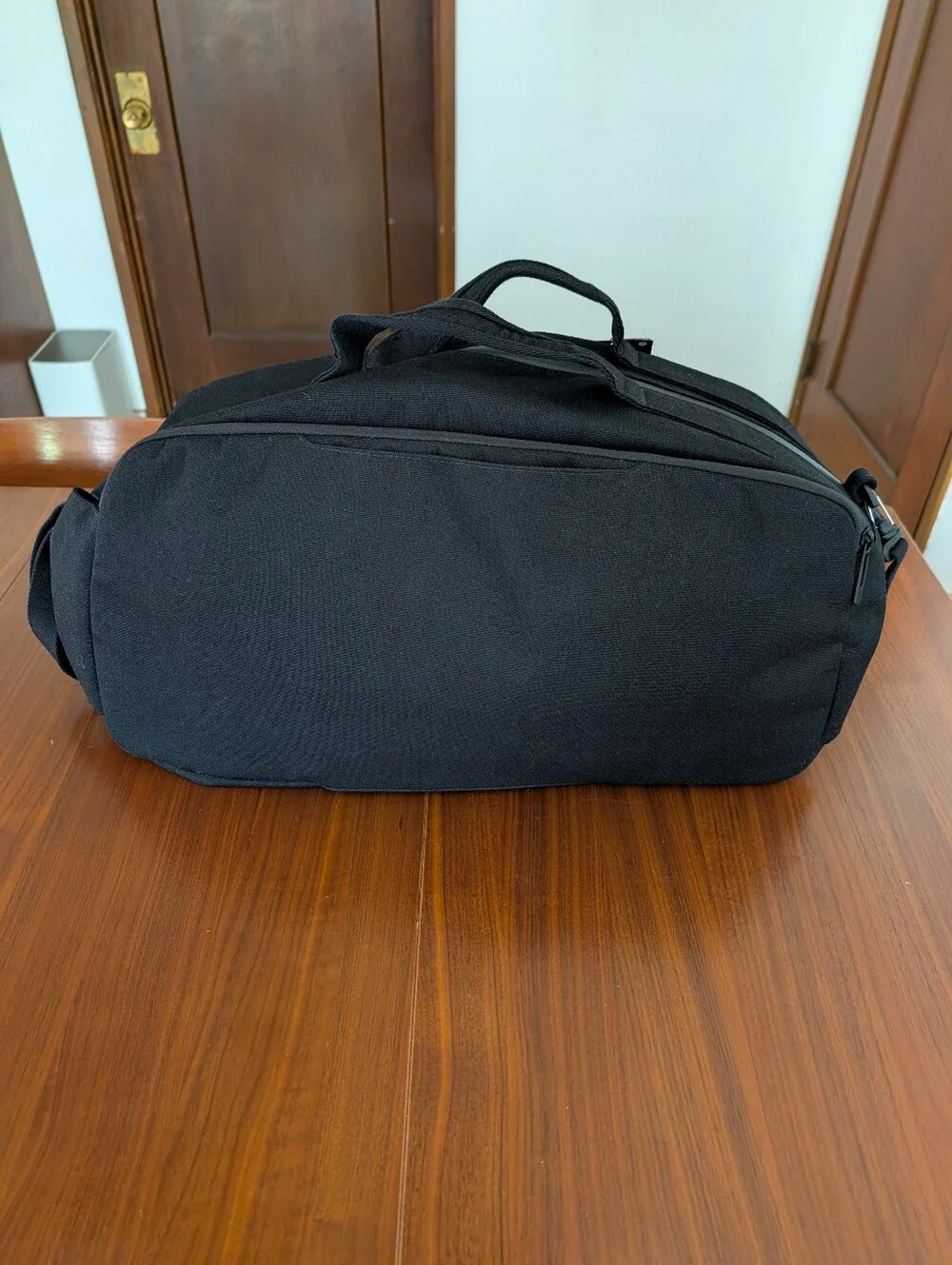 Lululemon Command The Day Duffle Bag 37L Hollywood Park Logo